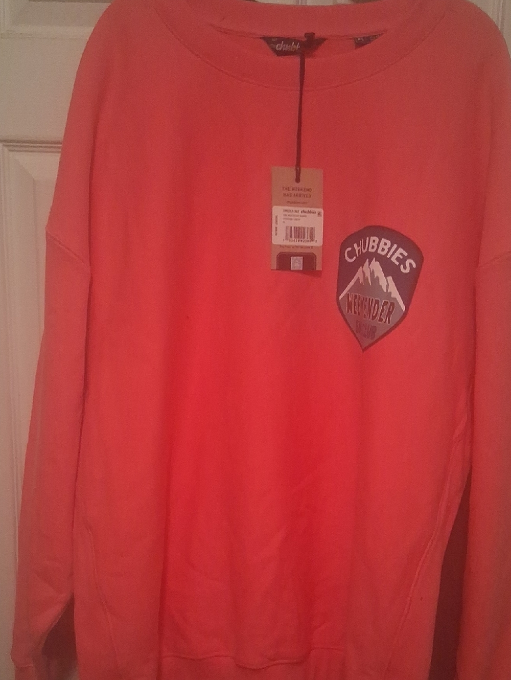 Chubbies Coral Pullover Sweatshirt with Mountain Weekendee Ski Club Logo XL